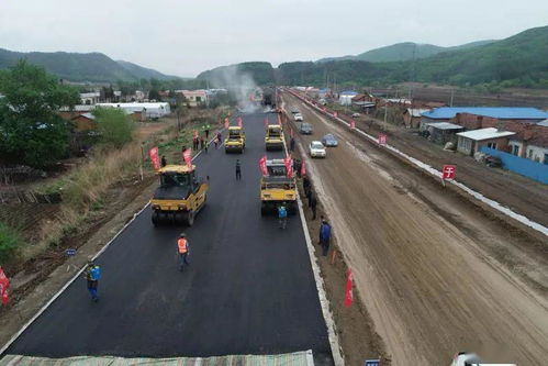 揚(yáng)斗志 勇?lián)?dāng) 吉東公路A3合同段順利完成瀝青路面試驗段施工