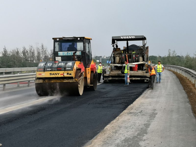 市公路建設(shè)中心扎實做好高溫天氣防范應(yīng)對工作
